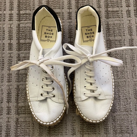 GENTLY WORN PLATFORM SHOE BOX SNEAKER - Picture 1 of 6